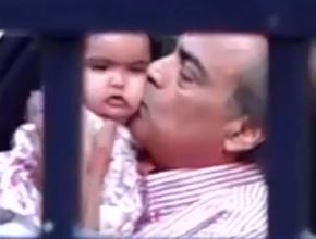 मुकेश अंबानी की नातिन पर लोगों ने हारा दिल, जानें कैसी दिखती है ईशा की नन्ही परी