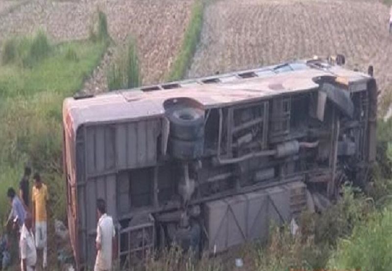 Madhubani Breaking-सिलीगुड़ी के लिए रवाना बस पलटी- तीस घायल, एक महिला यात्री की मौत