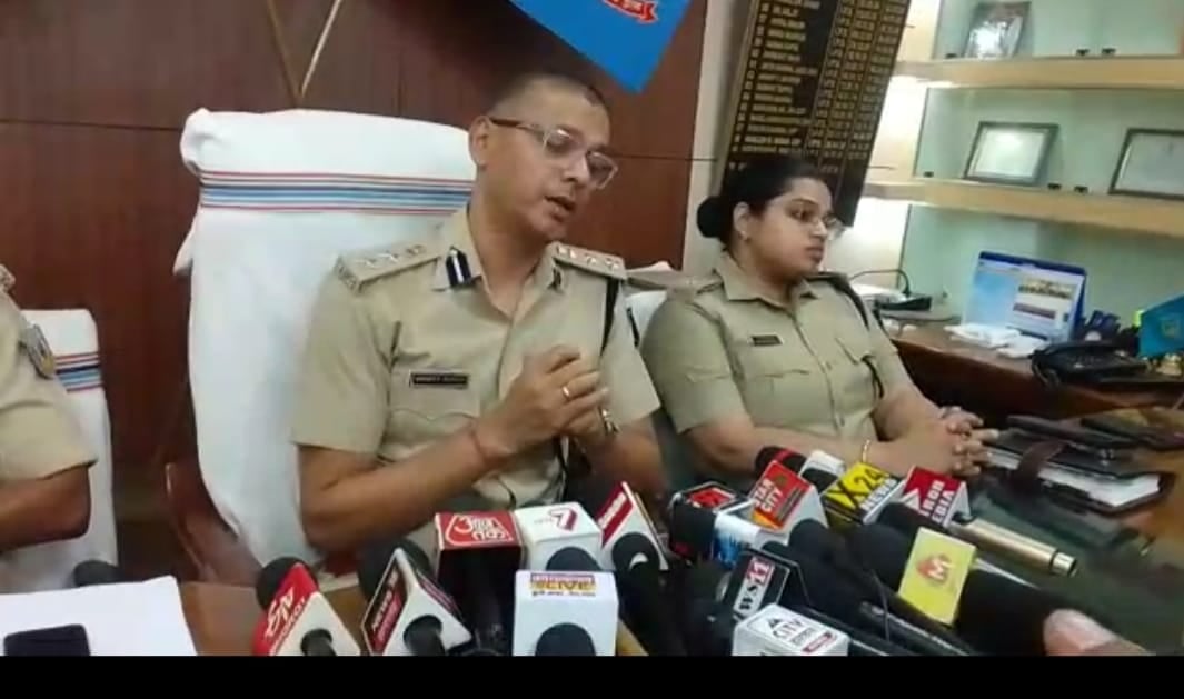 कुख्यात अमन सिंह गैंग का फंड मैनेजर थी बोकारो की "भाभी",जानिए इस "भाभी" का कुछ और डिटेल्स