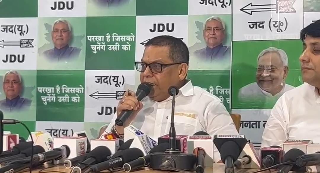 बालासोर ट्रेन हादसा: जांच पर सियासत तेज, जदयू ने कहा- सीबीआई से नहीं विभाग के अधिकारी से करवाएं  जांच