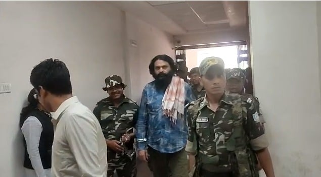 कड़ी पूछताछ के बाद एक बार फिर से बिरसा मुंडा कारा भेजा गया कुख्यात नक्सली दिनेश गोप, कई चहरों के बेनकाब होने की चर्चा