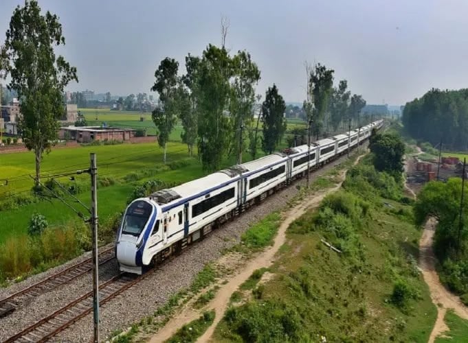 वंदे भारत एक्सप्रेस का रैक पहुंचा पटना, पटना-रांची रूट पर वंदे भारत एक्सप्रेस के परिचालन की जानकारी लीजिए