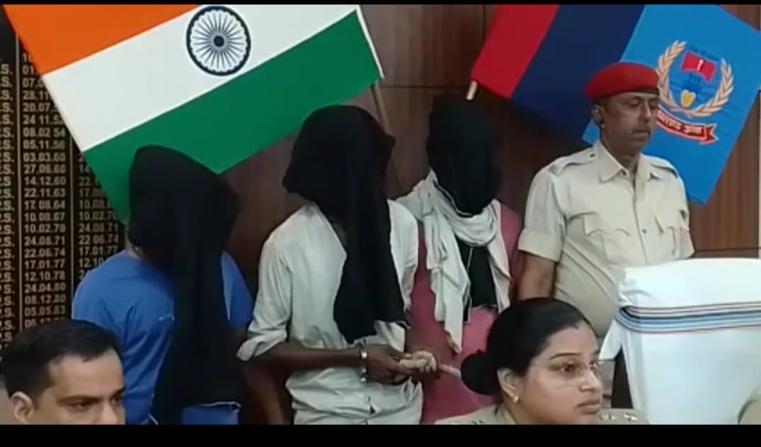 DHANBAD: चोरी के आठ बाइक के साथ तीन लिफ्टर गिरफ्तार, एसएसपी ने दी जानकारी