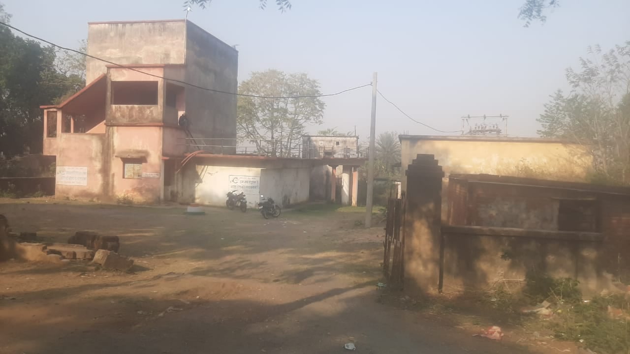 गिरिडीह : कभी भी बंद हो सकता है डुमरी ग्रामीण जलापूर्ति योजना, विभाग नहीं ले रहा सुध
