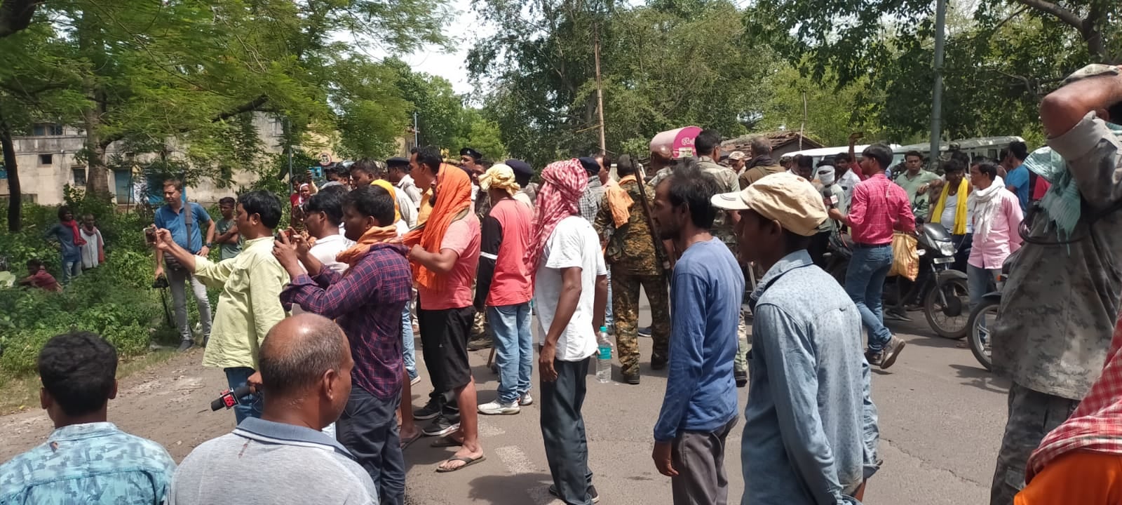 धनबाद में अवैध खनन में मौत: सवालों के घेरे में सरकारी एजेंसियां, बिना पोस्टमार्टम दाह संस्कार कैसे