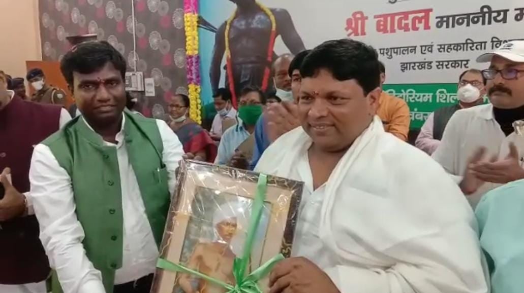 भगवान बिरसा जयंती पर मंत्री ने देवघर मार्ट वेबसाइट का किया शुभारंभ