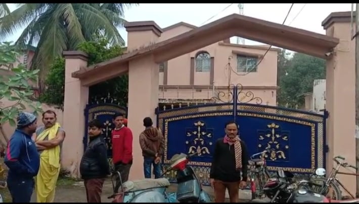 BIG BREAKING : पीएमओ में कार्यरत अधिकारी और डॉक्टर के आवास पर भीषण डकैती, परिवार के सदस्यों को बंधक बनाकर की मारपीट