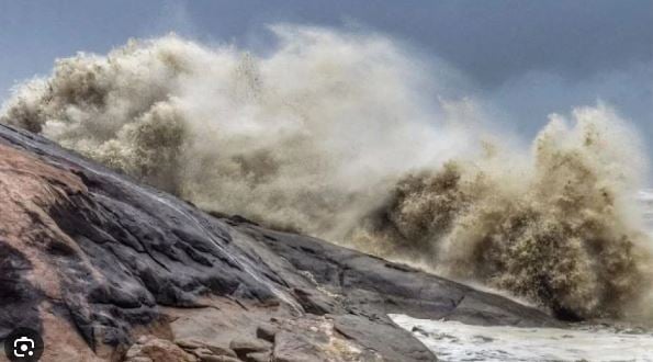 चक्रवाती तूफान बिपरजॉय हुआ खतरनाक, मौसम विभाग ने किया सतर्क , पोरबंदर से 480 किमी की दूरी पर तूफान