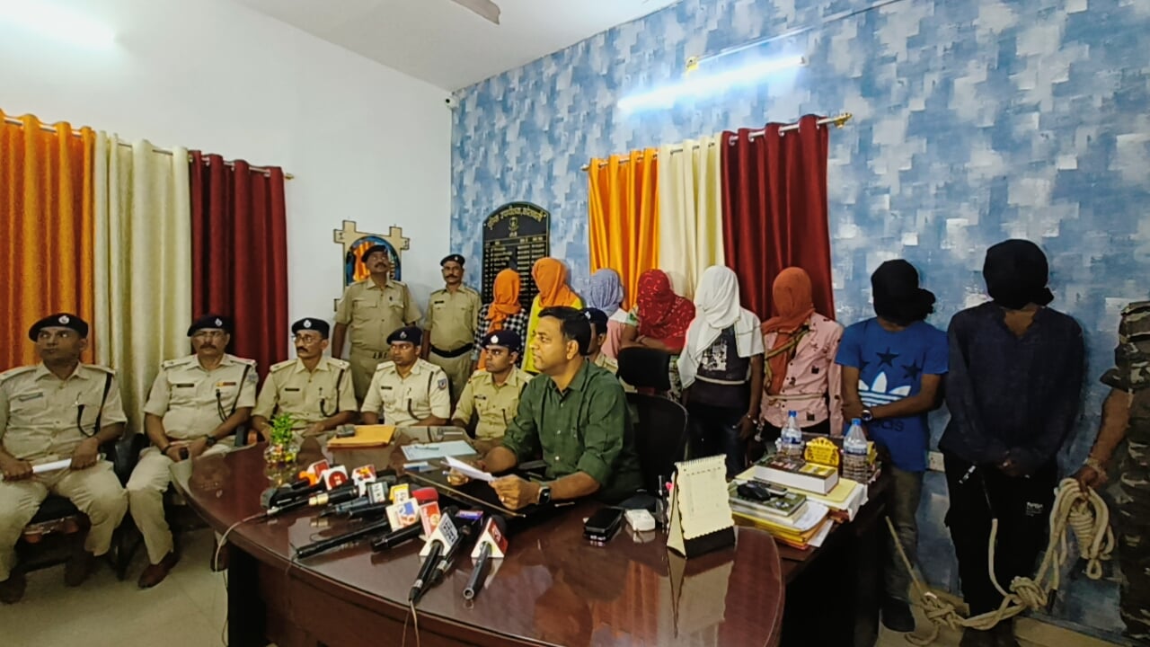 रांची पुलिस ने एक साथ आठ बाइक चोर को किया गिरफ्तार, 9 बाइक और एक ऑटो बरामद