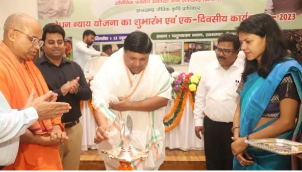 झारखंड में गोधन न्याय योजना का शुभारंभ, गोपालकों से 2 रुपए किलो गोबर खरीदेगी हेमंत सरकार, जानिए पूरी खबर