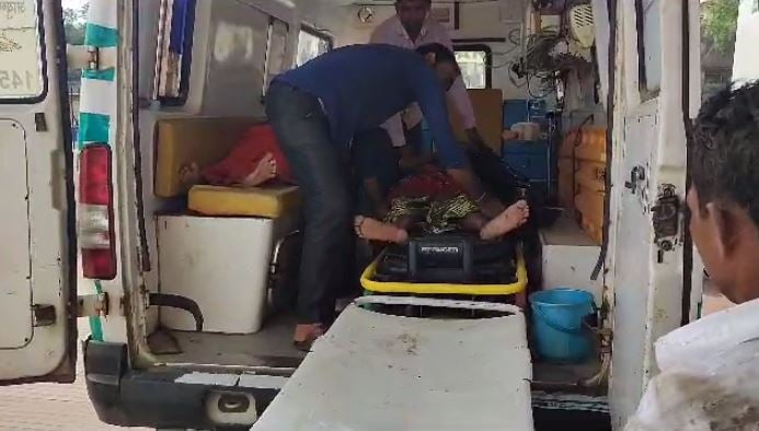 दुमका: ऑटो और बाइक की टक्कर में चार महिला समेत पांच घायल, पीजेएमसीएच में भर्ती