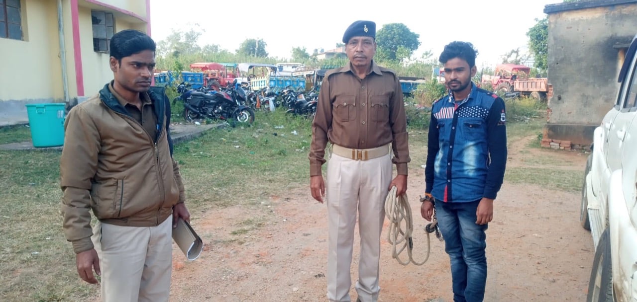 नाबालिग  को फाेन भर भेजता था अश्लील वीडियो, लड़की की मौत के बाद धराया