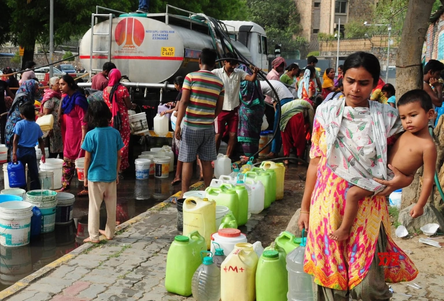 प्यासी राजधानी! दस हजार से अधिक बोरिंग फेल, अब पुलिस की निगरानी में पानी का वितरण