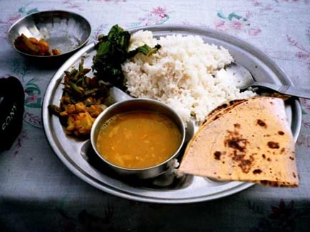 दुमका :खाने में गिरी छिपकिली, परिवार के 6 सदस्यों की बिगड़ी तबियत, अस्पताल में भर्ती