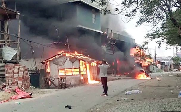 मणिपुर में नहीं थम रही हिंसा, उपद्रवियों ने केन्द्रीय मंत्री के घर में लगा दी आग, माहौल में नही आई है नरमी