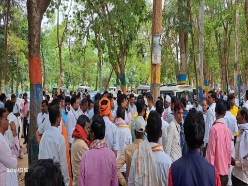 पारा शिक्षकों का सीएम आवास घेराव : प्रधान सचिव सचिव विनय चौबे  से 10 सदस्यीय टीम की बातचीत जारी