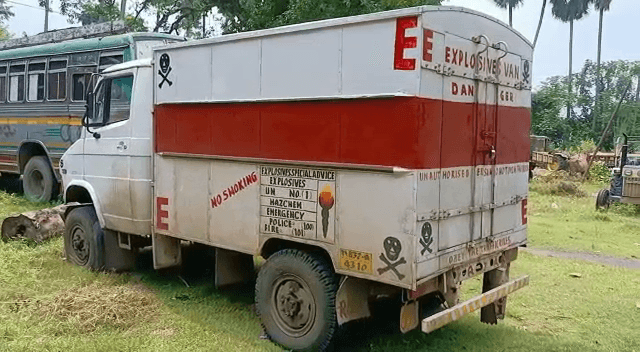 बंगाल से आ रहे विस्फोटक लदे दो वाहन जब्त, जांच में जुटी पुलिस