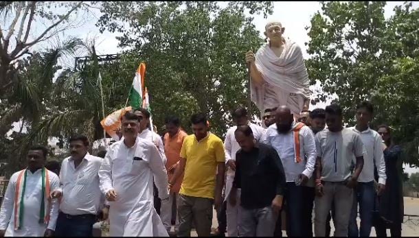 राहुल गांधी के जन्मदिन पर कांग्रेसियों ने उलिहातू से बापू वाटिका तक निकाली पद यात्रा, राहुल को प्रधानमंत्री बनाने का लिया संकल्प