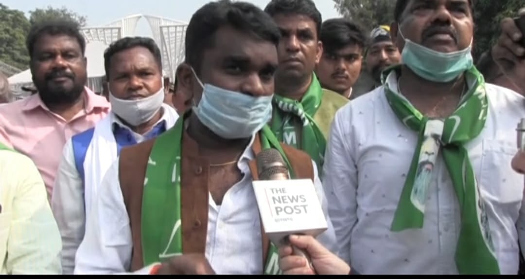 जो सत्ता में वही कर रहे धरना-प्रदर्शन, आज यहां धरना देते नजर आए JMM कार्यकर्ता