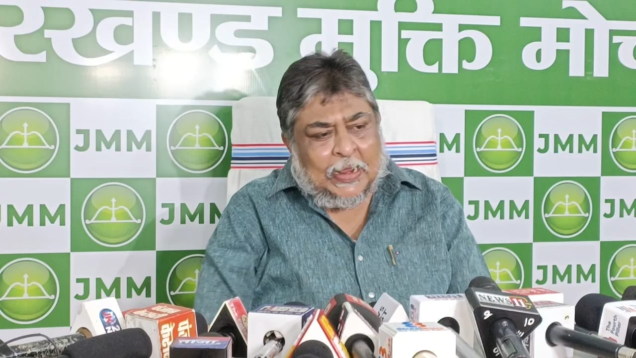 राजभवन का चरित्र अब विधायिका में तब्दील, राज्यपाल का दौरा 2024 चुनाव की आहट:झामुमो