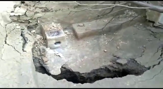 बाघमारा  में तेज आवाज के साथ धंसी जमीन, बना बड़ा गोफ, इलाके में दहशत