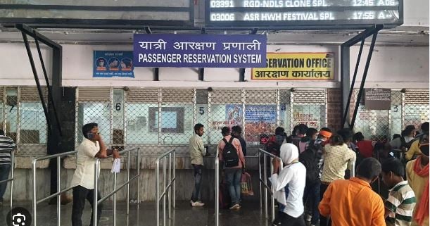 रेलवे का अहम फैसला ! अब स्टेशनों पर नही दिखेगा रिजर्वशन चार्ट, फोन या TTE से मिल जाएगी जानकारी, जानिए पूरी खबर