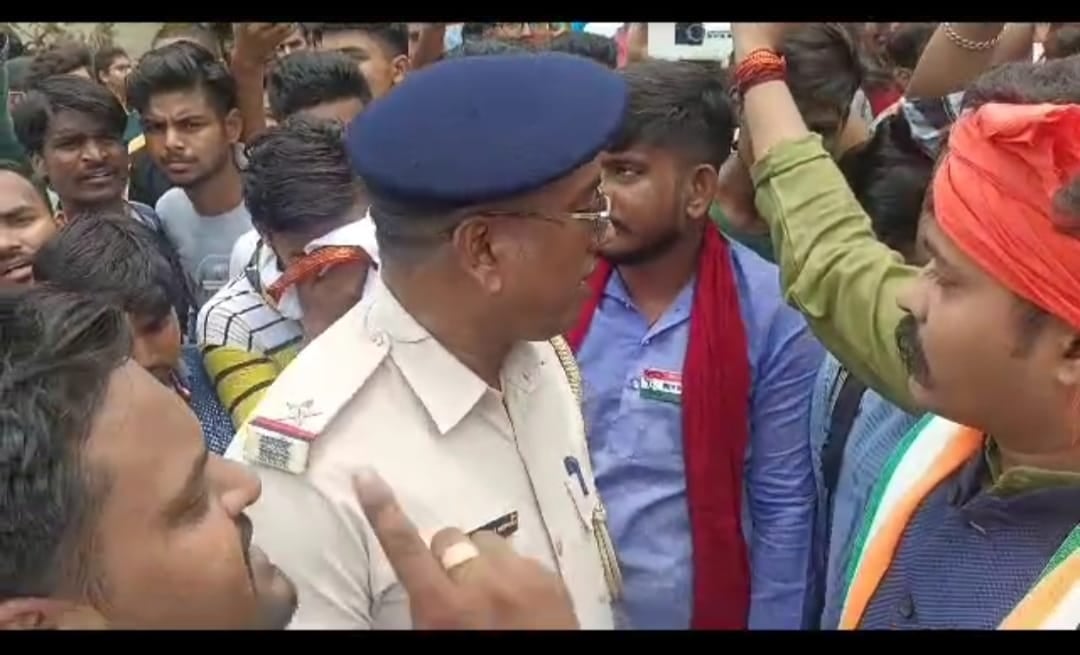 छात्रों ने घेर रखा है BBMKU परिसर, दाग रहे हैं ताबड़तोड़ सवाल,पढ़िए क्या कर रहे डिमांड