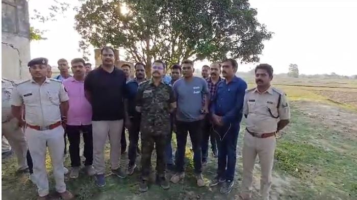 मोतीहारी में पुलिस और डकैतों के बीच मुठभेड़, दो डकैत ढेर, तीन पुलिसकर्मी घायल