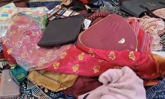 रांची में दिन दहाड़े फ्लैट से 20 लाख के जेवरात और नगद उड़ा ले गये चोर, जांच में जुटी पुलिस