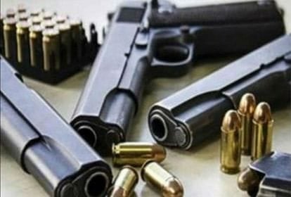 धनबाद में बनते हैं हथियारों के फर्जी लाइसेंस, जानिए गुमला पुलिस ने कैसे किया इसका खुलासा