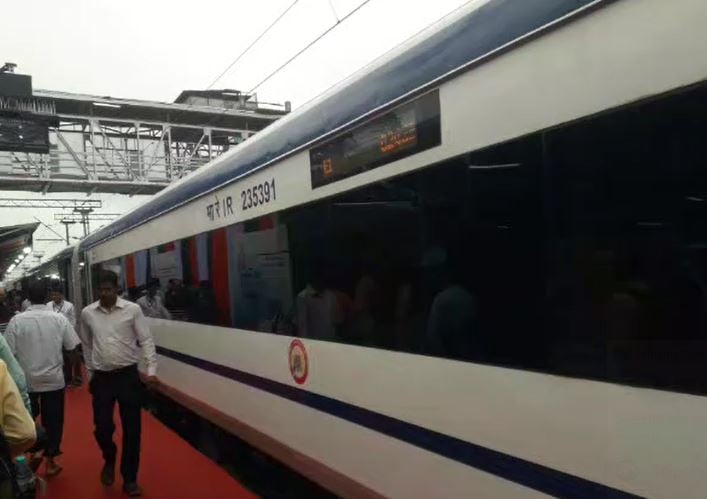 वंदे भारत ट्रेन पर कांग्रेस- भाजपा आमने सामने,सीपी सिंह ने कहा- अली बाबा चालीस चोर की जमात है कांग्रेस, एक टिकट की औकात नहीं