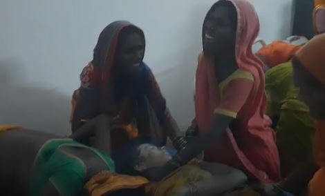 खेत में धान रोपनी के दौरान एक ही परिवार के 4 महिलाओं की मौत, परिवार में मातम