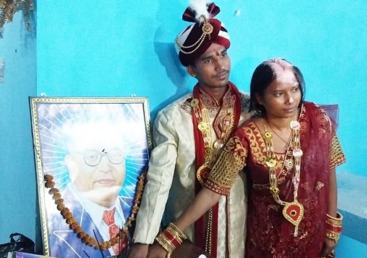 थाने में दरोगा जी की प्रेमिका से शादी, थानेदार बने बाराती