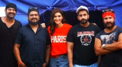 आदिपुरुष का पीछा नहीं छोड़ रहा विवाद, इलाहाबाद कोर्ट ने फिल्म के मेकर्स को खूब लगाई लताड़