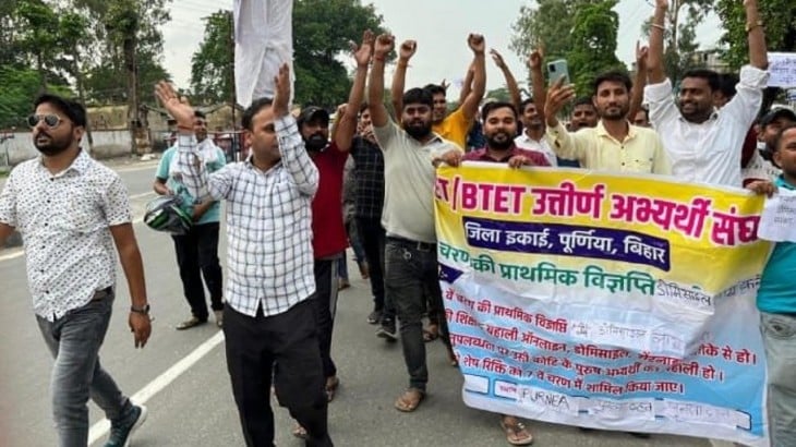 नई शिक्षक नियुक्ति नियमावली के विरोध में महाआंदोलन, अभ्यर्थी MLA आवास का करेंगे घेराव