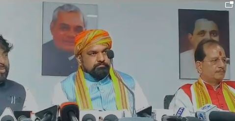 नियोजित शिक्षकों को राज्यकर्मी का दर्जा देने की मांग तेज, बीजेपी ने नीतीश पर अपमान करने का लगाया आरोप