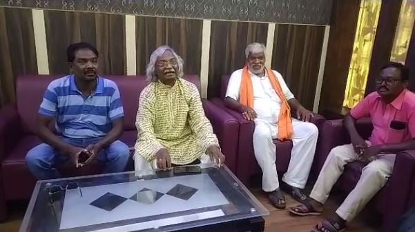 दुमका पहुंचे पूर्व विधायक सूर्य सिंह बेसरा, कहा 2024 में युवा नेताओं को जेएमएम गठबंधन को उखाड़ फेंकने की देंगे ट्रेनिंग