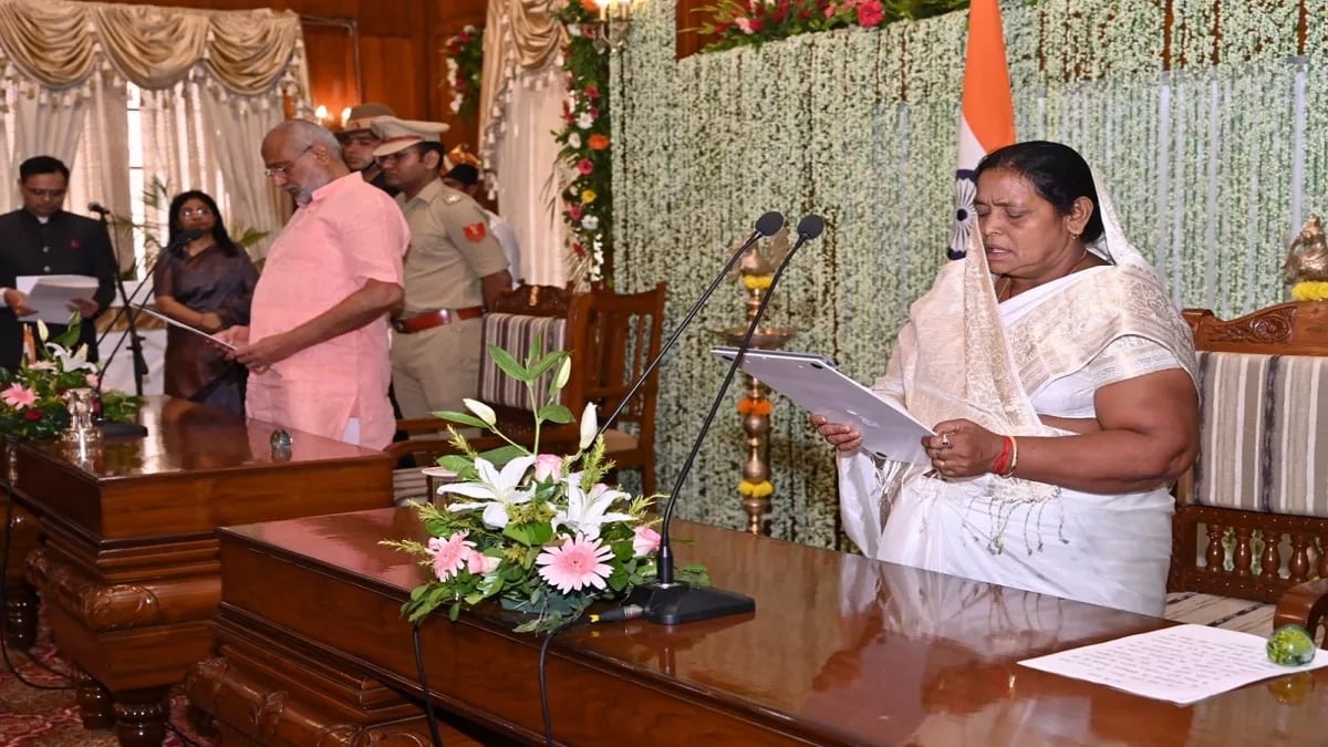गृहिणी से माननीय बनी बेबी देवी, राज्यपाल ने दिलाई गोपनीयता की शपथ