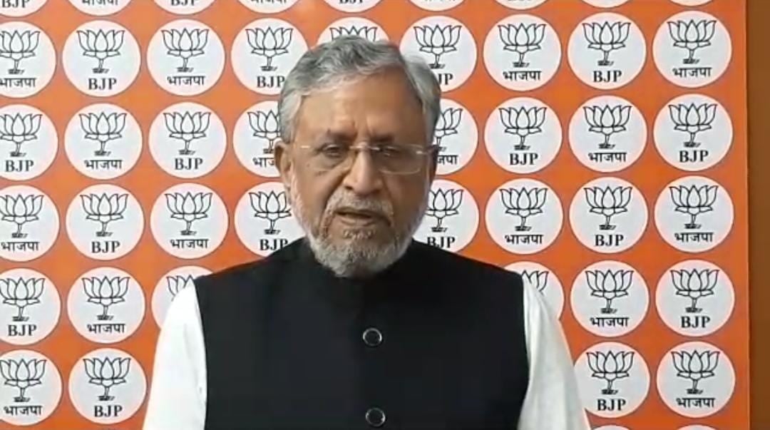 तेजस्वी के खिलाफ नौकरी के बदले जमीन घोटाले में चार्जशीट दाखिल, सुशील कुमार मोदी ने की बर्खास्त की मांग