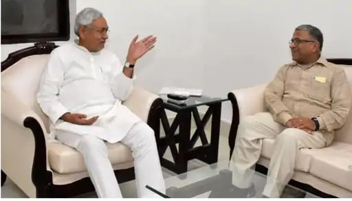 सियासी बवाल के बीच सीएम नीतीश और राज्यसभा के उपसभापति हरिवंश के बीच सीक्रेट मीटिंग! कयासों का दौर शुरु