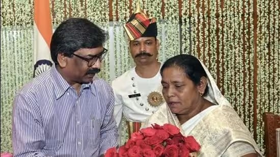 डुमरी के दंगल में महागठबंधन से बेबी देवी का नाम तय, आजसू भाजपा में पहलवानों की खोज जारी