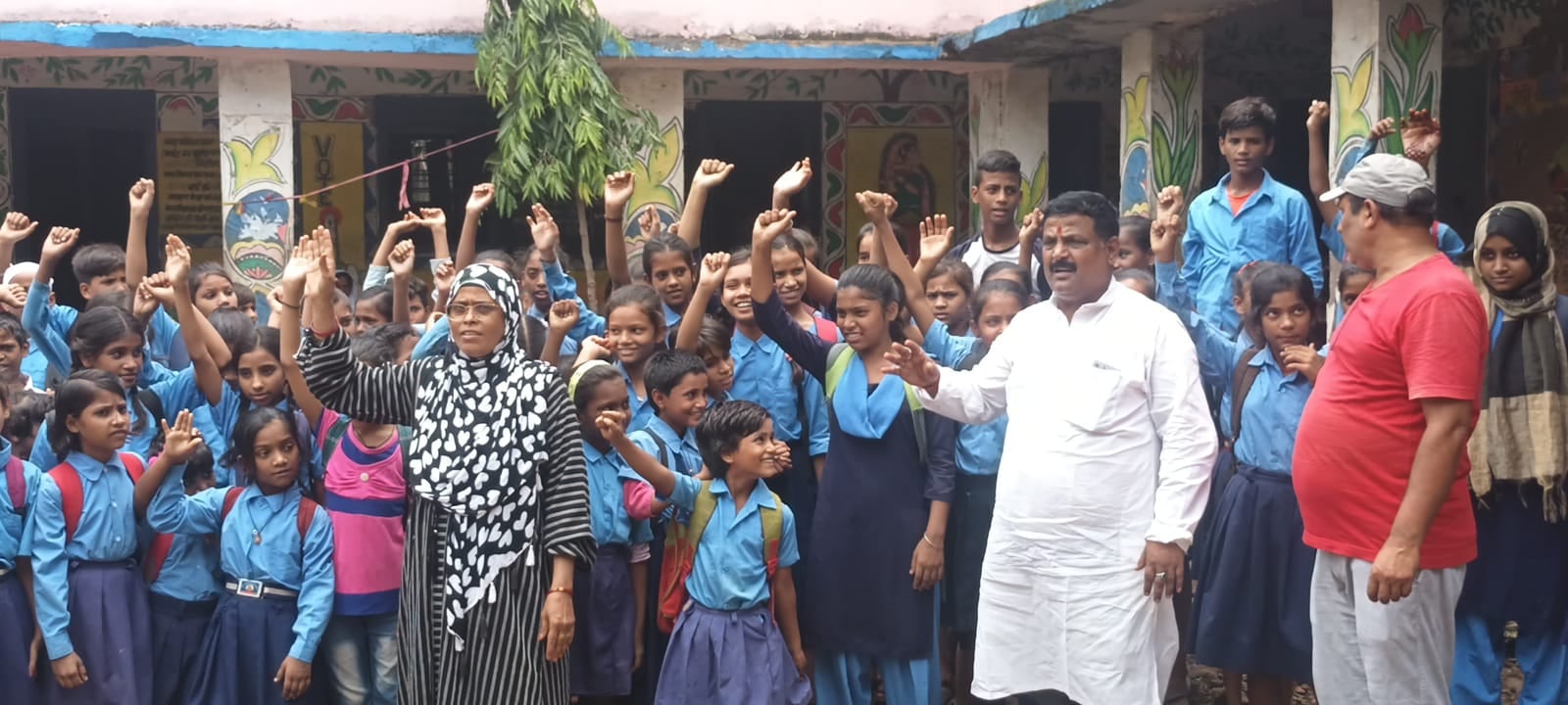 स्कूली बच्चे बिहार सरकार के खिलाफ लगा रहे हैं नारा, अधर में लटकी शिक्षा, जानें पूरा मामला