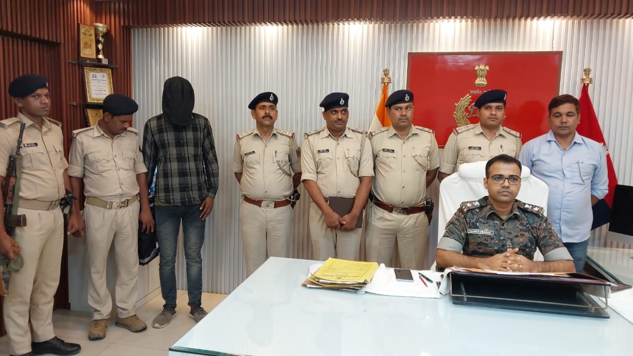 ‘बाबू गैंग’ का कुख्यात लीडर गिरफ्तार, लूट-डकैती के आरोप में तलाश रही थी पुलिस