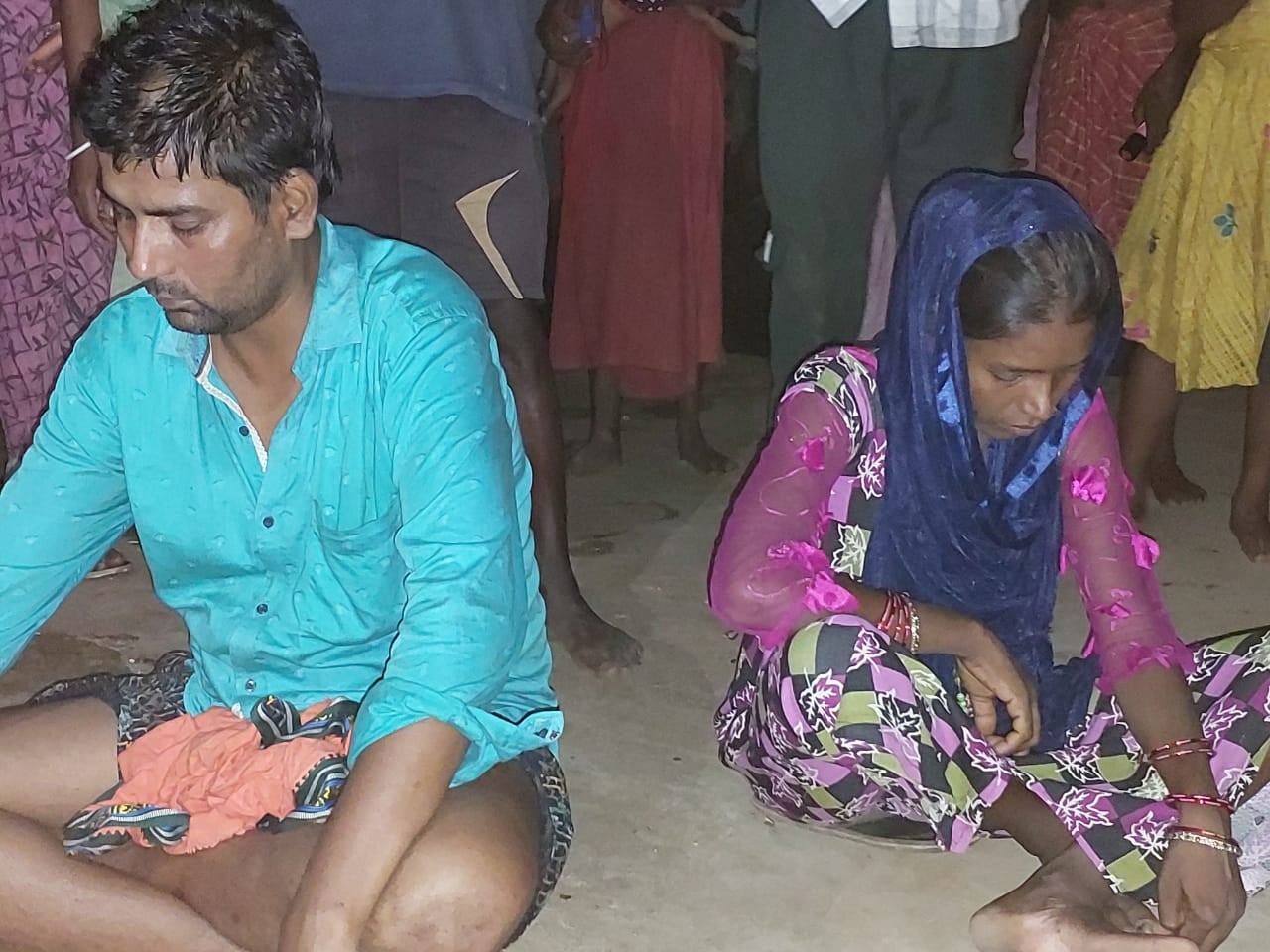 आपत्ति जनक स्थिति में पकड़ाया शादीशुदा प्रेमी युगल, लोगों ने आधी रात कर डाली पिटाई