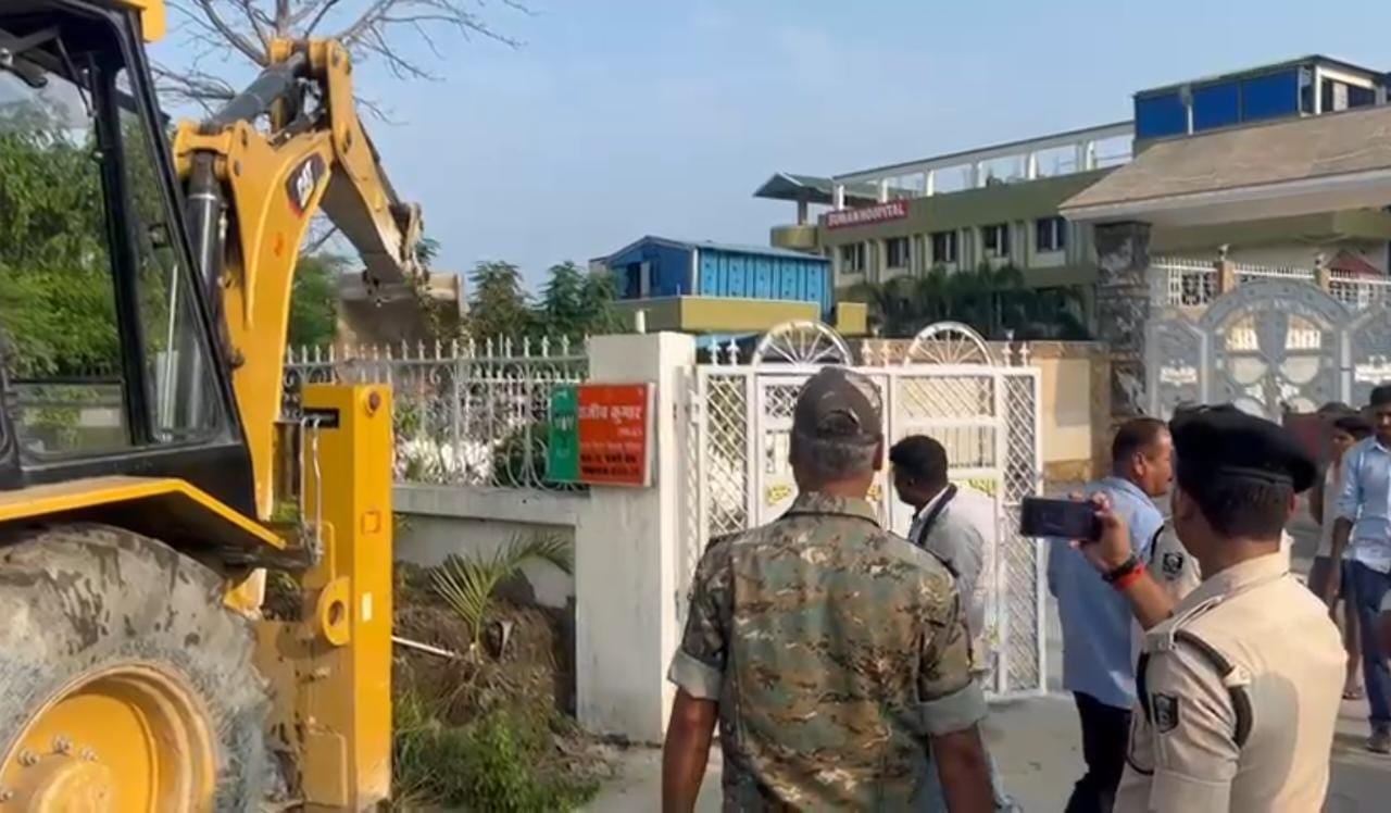 गोपालगंज: बीजेपी एमएलसी के आलीशान मकान पर चला प्रशासन का बुलडोजर,MLC ने सरकार पर लगाया गंभीर आरोप