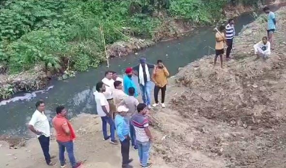 जमशेदपुर : बरसात में जलजमाव को लेकर नगर निगम का एक्शन, बड़े और छोटे नालों की सफाई जारी