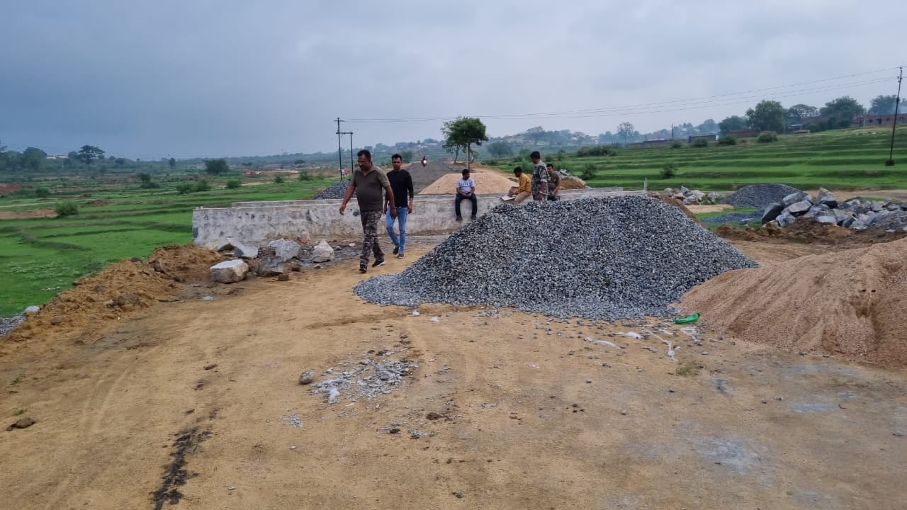 अपराधियों और पुलिस के बीच मुठभेड़, हुई ताबड़तोड़ फायरिंग, जानें कितने लोग हुए जख्मी