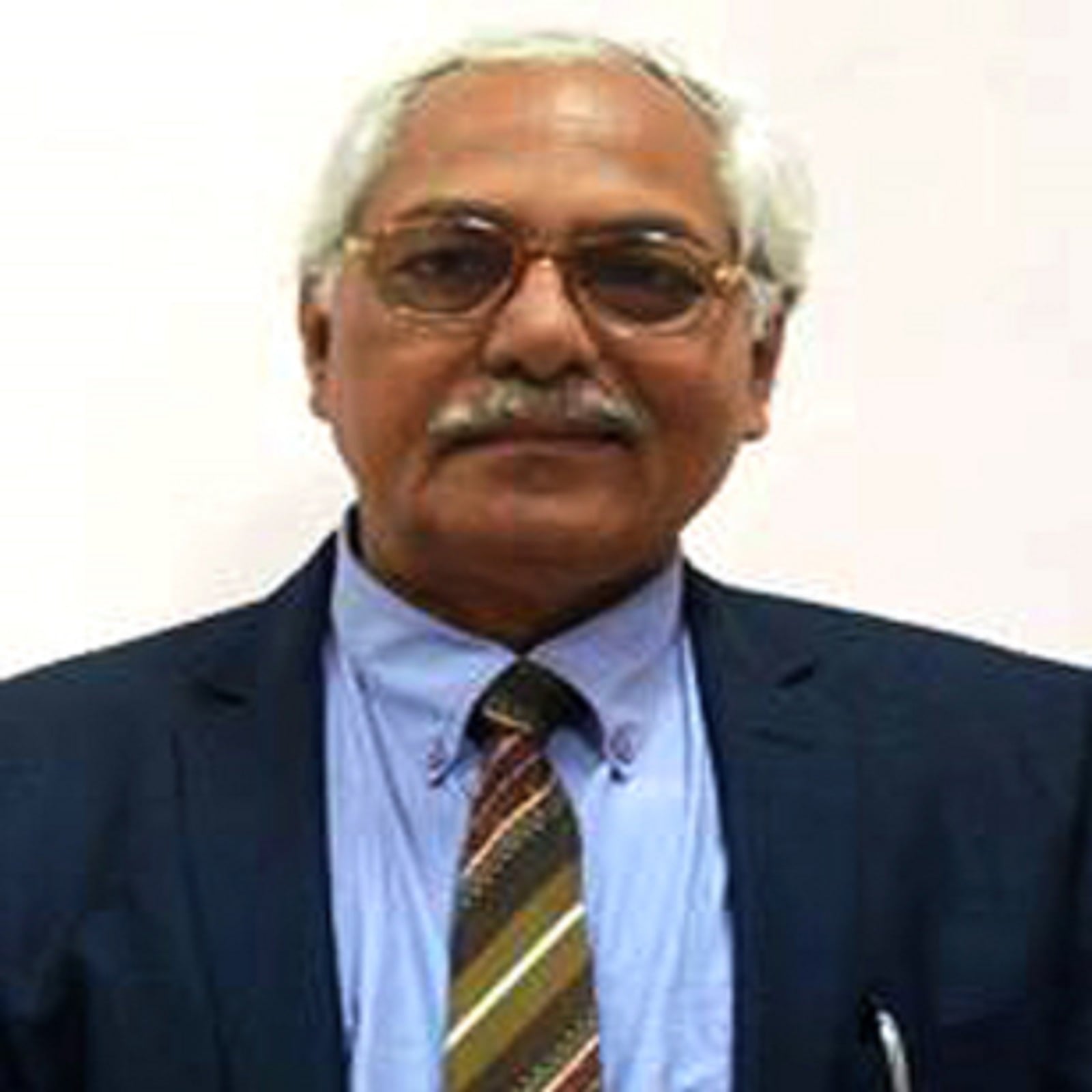 महंगे कपडे़ के शौक़ीन कुलपति के सारे कपडे़ किये गए सीज़, 40 हजार रुपए की पहनते थे कोर्ट पैंट