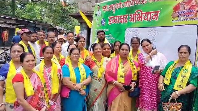 सड़क की मांग को लेकर चलाया गया हस्ताक्षर अभियान, मांग पूरी नहीं होने पर आंदोलन की चेतावनी