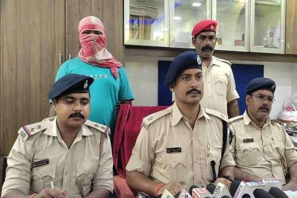 होटवार जेल में बंद सोनू सिंह के नाम पर रंगदारी मांगने वाले आरोपी कोलकाता से किया गिरफ्तार